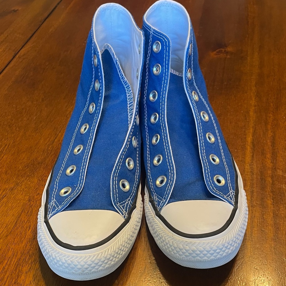 Blue Converse, no laces
